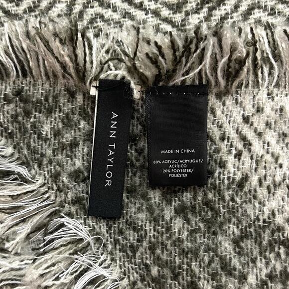 Ann Taylor Chevron Blanket Scarf - Picture 5 of 5